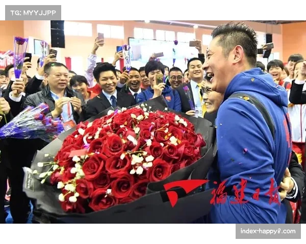 看台上的温情一幕，小球迷高举“爸爸，我爱你”标语